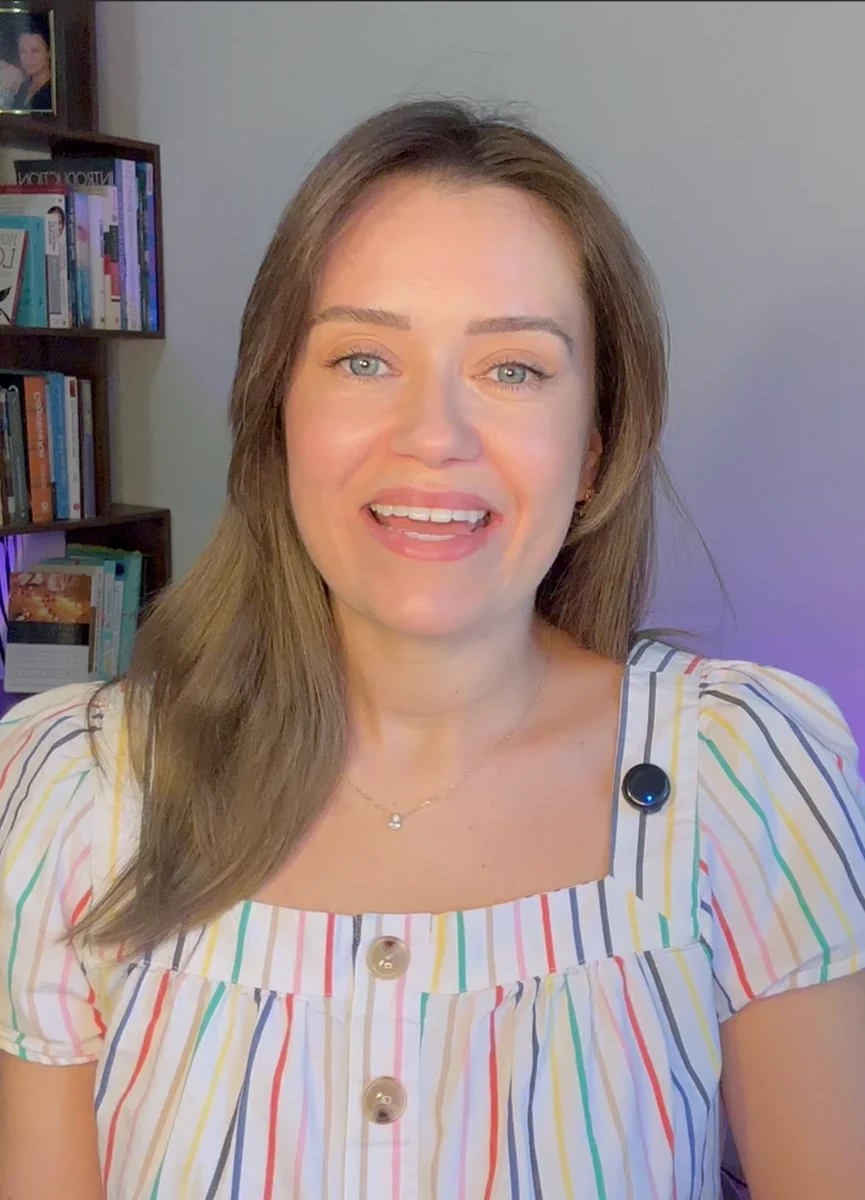 Ana smiling as she speaks to the camera in one of her YouTube videos